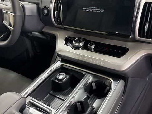 New 2026 Ford Expedition Active image 32