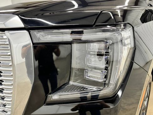 Used 2023 GMC Yukon XL Denali w/ Max Trailering Package AWD/4WD image 9