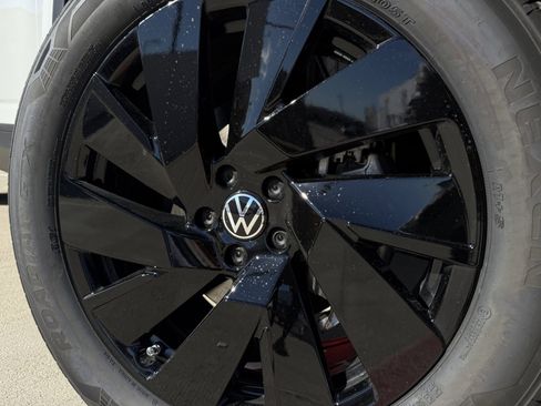 New 2026 Volkswagen Atlas Cross Sport SE image 9