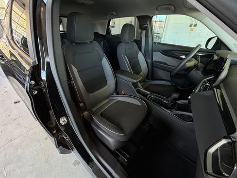 Used 2025 Chevrolet TrailBlazer LT image 34