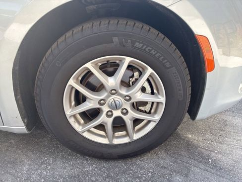 Used 2024 Chrysler Voyager LX image 14