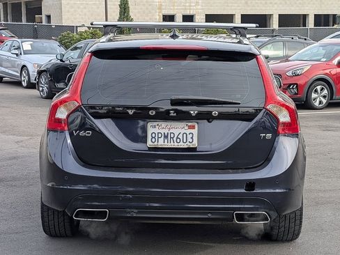 Used 2017 Volvo V60 T5 Premier w/ Convenience Package image 9
