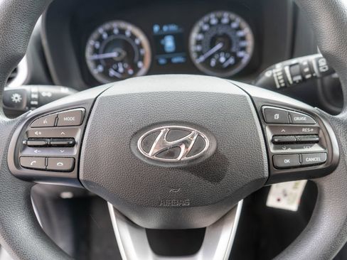 Used 2021 Hyundai Venue SE FWD image 16