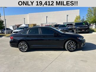 Used 2025 Volkswagen Jetta SE FWD video 2