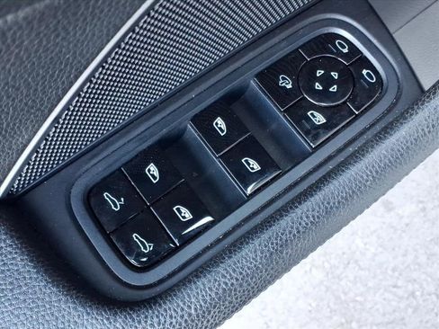 Certified 2019 Porsche Panamera image 9