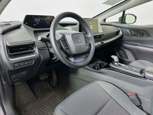 Used 2025 Toyota Prius LE image 9