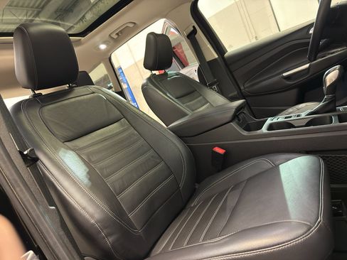 Used 2018 Ford Escape Titanium image 23