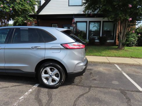 Used 2020 Ford Edge SE FWD image 4