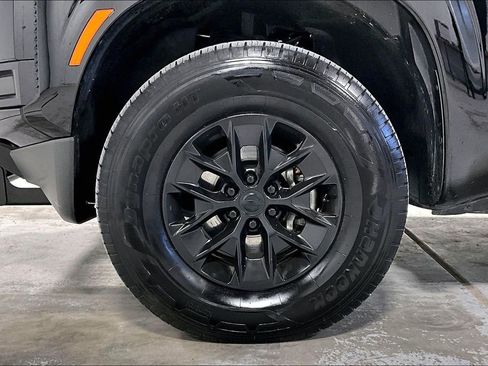 Used 2025 Nissan Frontier S w/ S Utility Package image 11