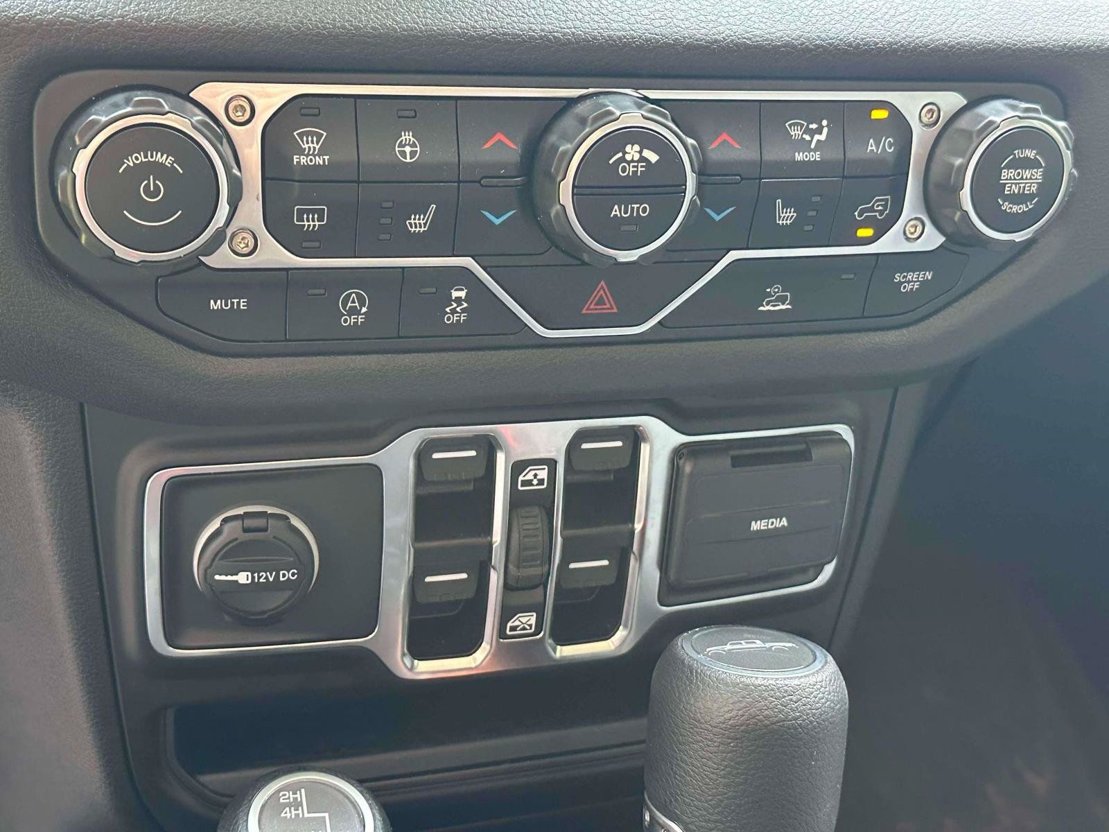 Used 2025 Jeep Gladiator Sport AWD/4WD image 24
