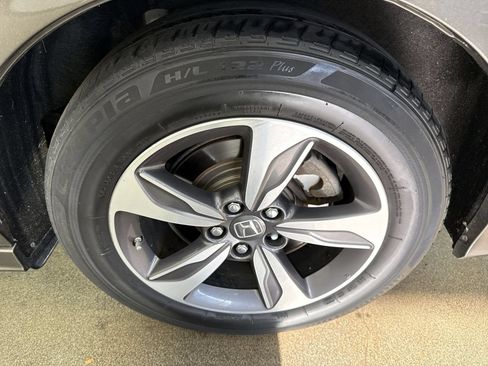 Used 2018 Honda Odyssey Touring image 5