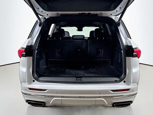 Used 2025 Buick Enclave Avenir AWD/4WD image 26