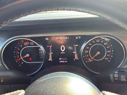 Used 2020 Jeep Wrangler Unlimited Sahara AWD/4WD image 34