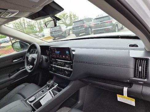 New 2026 Nissan Pathfinder SL w/ SL Premium Package AWD/4WD image 5