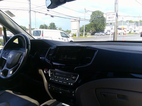 Used 2021 Honda Pilot Elite image 25