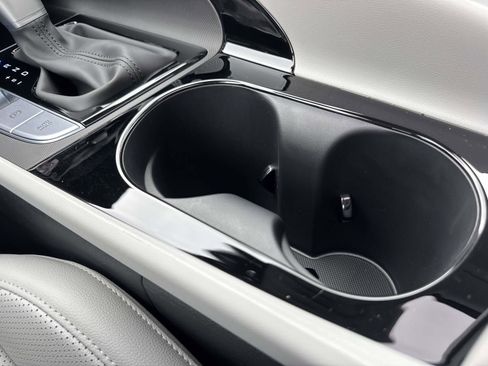 Certified 2025 Hyundai Elantra Limited image 13