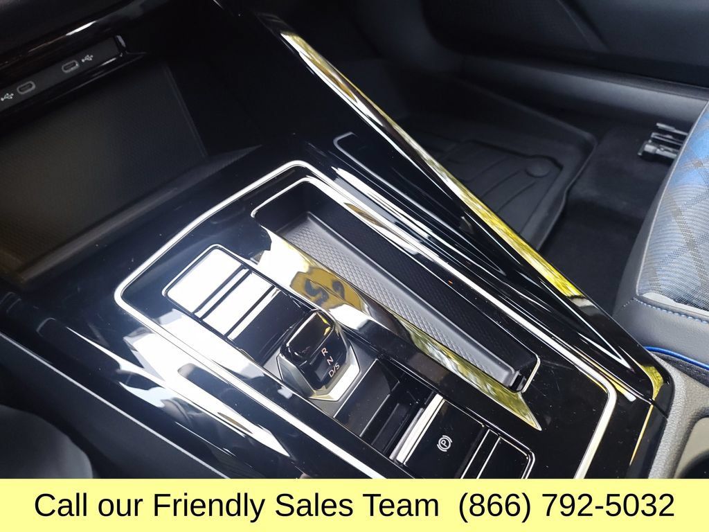 Used 2025 Volkswagen Golf R Black Edition AWD/4WD image 25