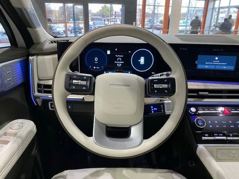 Used 2025 Hyundai Santa Fe Calligraphy image 12