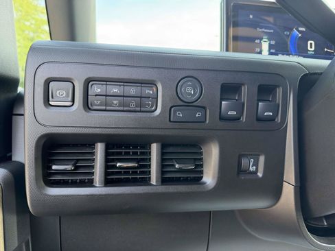Used 2024 Chevrolet Brightdrop 600 w/ Battery Pack, Max Range AWD/4WD image 14
