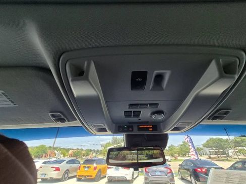 Used 2018 Cadillac Escalade Luxury RWD image 34
