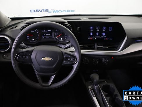 Used 2025 Chevrolet Trax LS FWD image 17