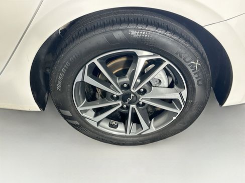 Used 2024 Kia Forte LXS image 11
