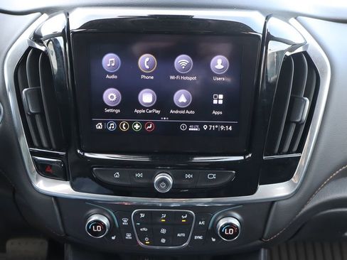 Used 2020 Chevrolet Traverse LT FWD image 9