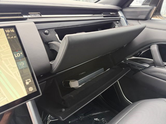 Used 2025 Land Rover Range Rover Long Wheelbase SE AWD/4WD image 28