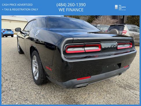 Used 2015 Dodge Challenger SXT image 7