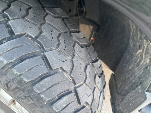 Used 2018 Nissan Titan SV w/ SV Convenience Package image 12