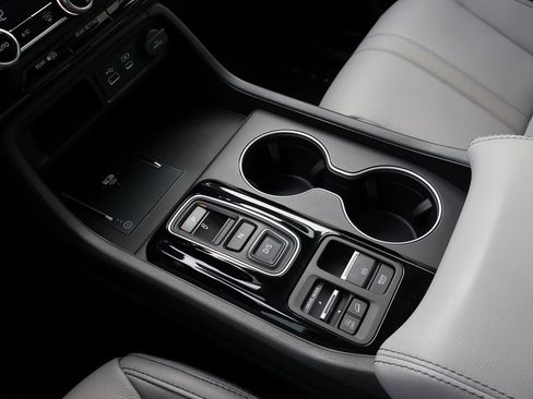 Certified 2025 Honda Pilot Touring image 25