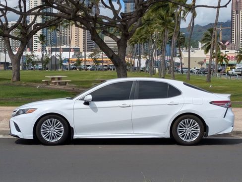 Used 2019 Toyota Camry SE image 2
