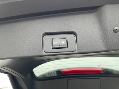 Used 2025 Nissan Rogue SV image 23