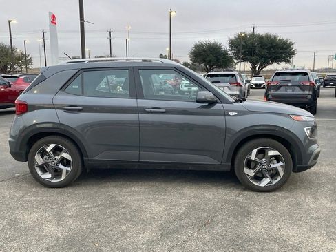 Used 2025 Hyundai Venue SEL image 4