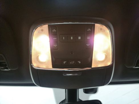Used 2018 Jeep Grand Cherokee Overland AWD/4WD image 23