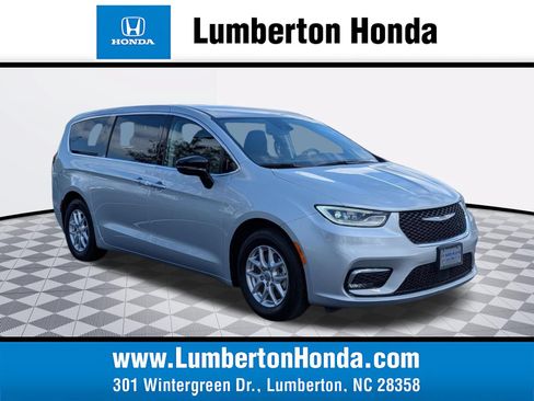Used 2024 Chrysler Pacifica Touring-L FWD image 1
