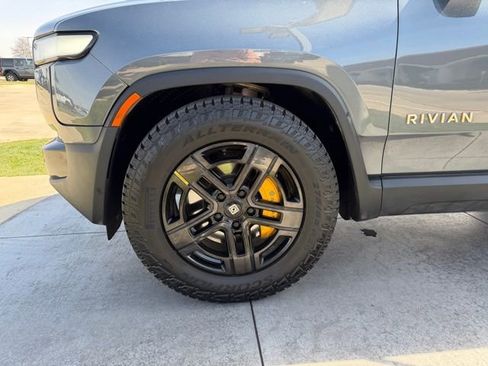 Used 2023 Rivian R1S Adventure image 3