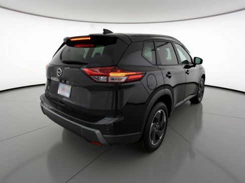 Used 2025 Nissan Rogue SV image 9