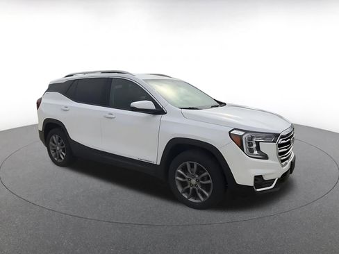 Used 2023 GMC Terrain SLT AWD/4WD image 2