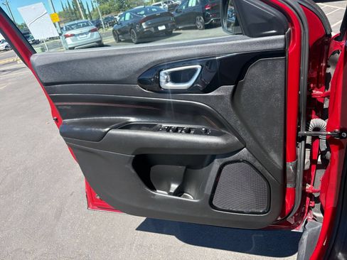 Used 2025 Jeep Compass Trailhawk AWD/4WD image 18