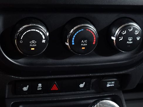 Used 2017 Jeep Patriot Latitude FWD image 29