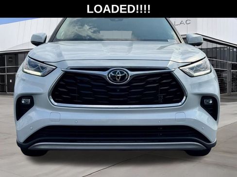 Used 2025 Toyota Highlander Platinum AWD/4WD image 3