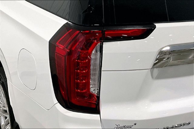 Used 2021 GMC Yukon SLT w/ Rear Media and Nav Package AWD/4WD image 23