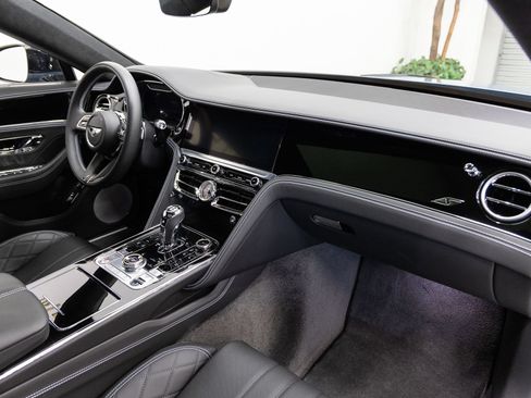 Used 2024 Bentley Flying Spur Plug-In Hybrid AWD/4WD image 12