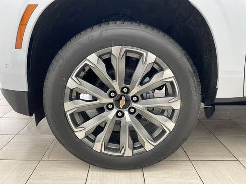 New 2026 Chevrolet Suburban High Country AWD/4WD image 8