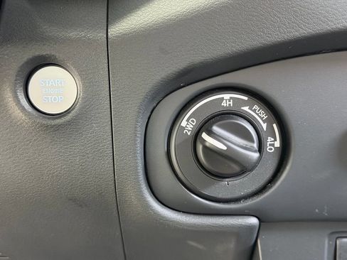 Used 2022 Nissan Frontier SV AWD/4WD image 32