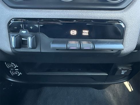 Used 2024 RAM 3500 Tradesman w/ Chrome Appearance Group image 12