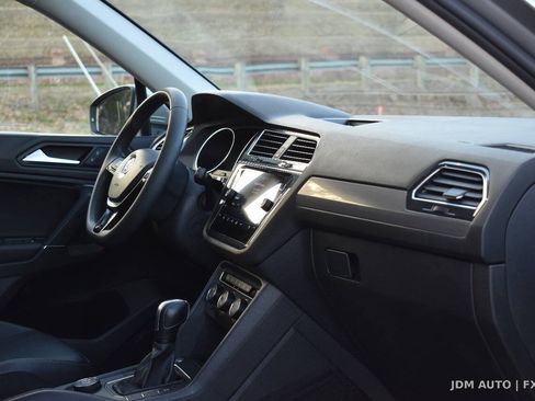 Used 2020 Volkswagen Tiguan SE w/ Panoramic Sunroof Package AWD/4WD image 16