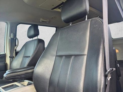 Used 2014 Chrysler Town & Country Touring FWD image 10