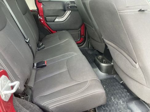 Used 2013 Jeep Wrangler Unlimited Rubicon w/ Connectivity Group AWD/4WD image 21